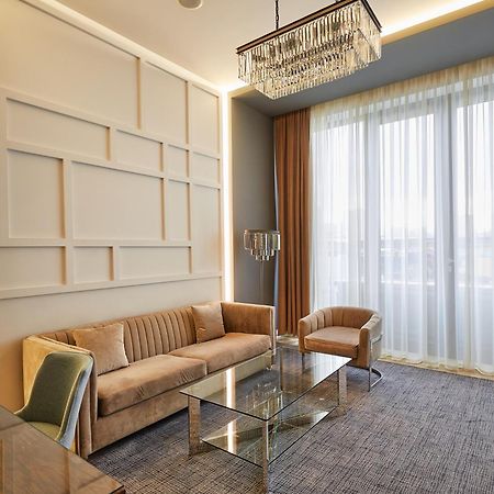 Aghababyan'S Hotel Yerevan Luaran gambar A living room in a suite at the hotel