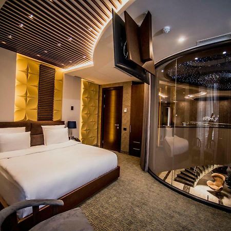 Aghababyan'S Hotel Yerevan Luaran gambar A suite at the hotel