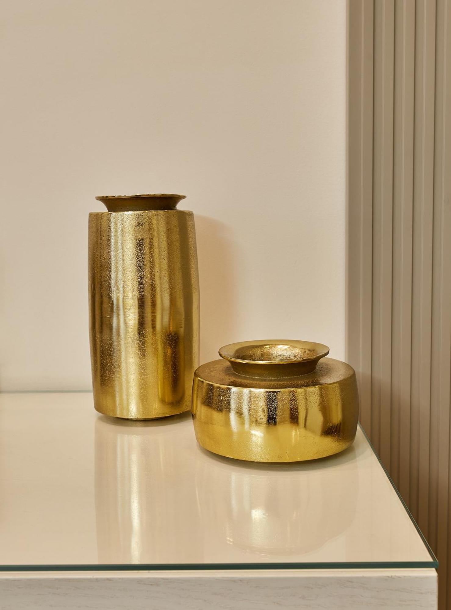 Aghababyan'S Hotel Yerevan Bilik gambar Gold ceramic vases